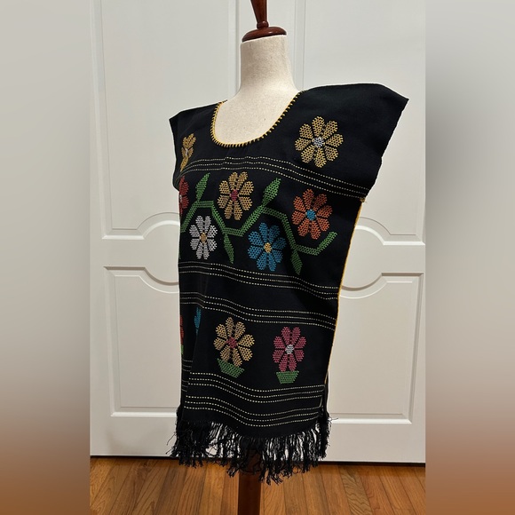 Multicolored Floral Embroidered Mexican Blouse 100% handmade. - Picture 7 of 9